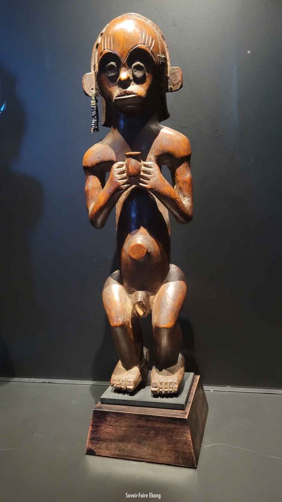 Art Reliquaire Fang provenant de Mitzic dans le Woleu-Ntem au Gabon