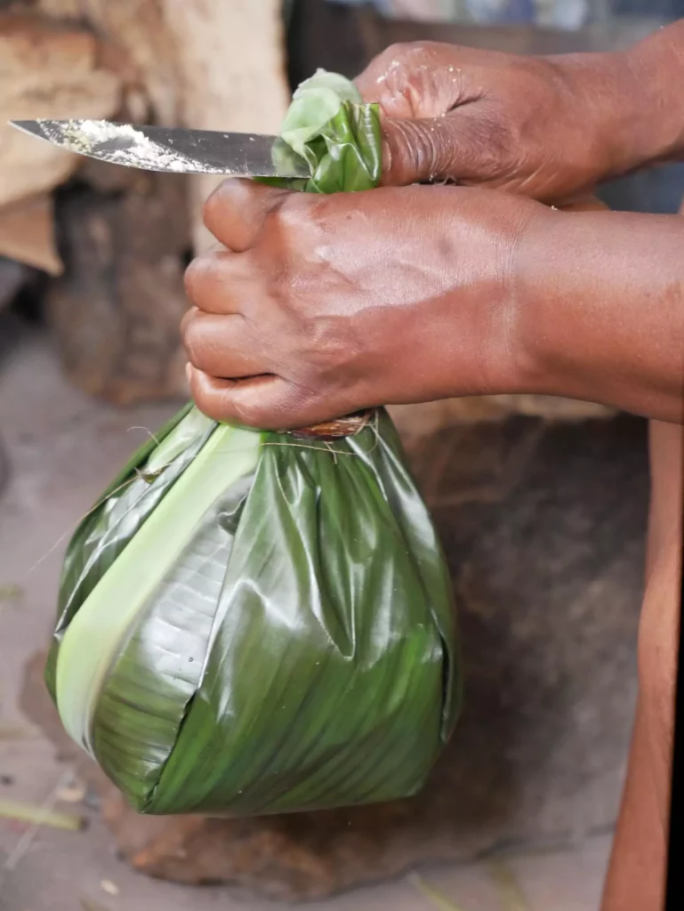Mets de feuilles de manioc ou Mboam Kpwem