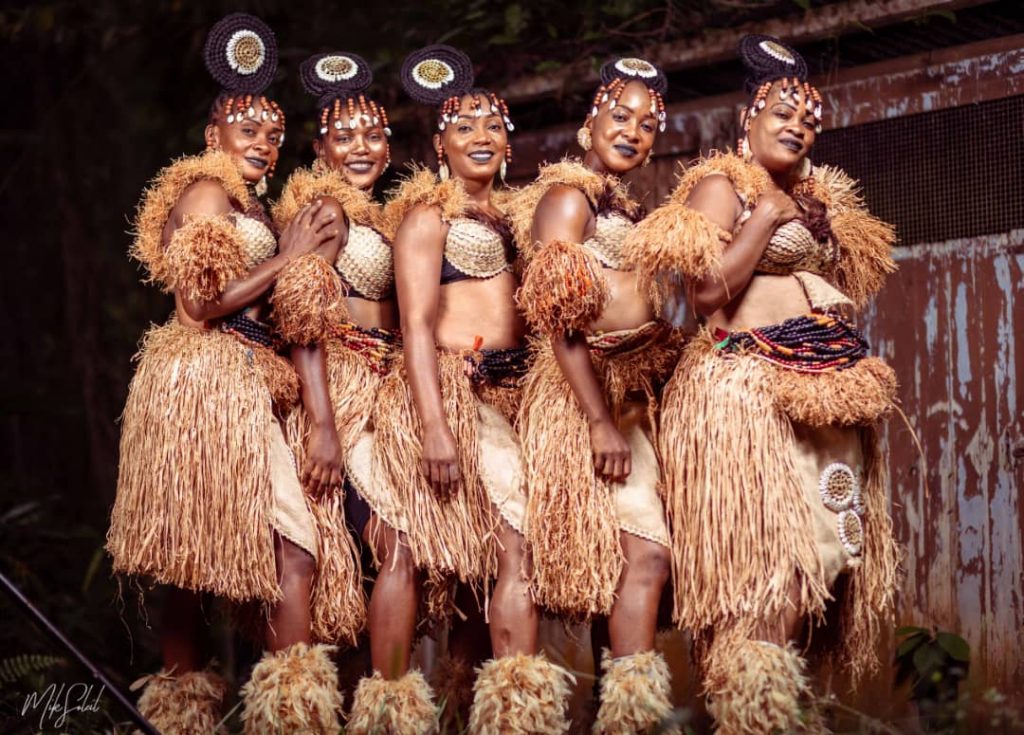 Danseuses Danse Nloup Nlup Gabon - Danses Ekang