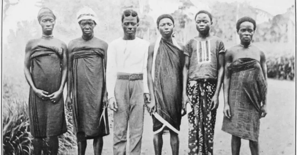 Boulou A group of Bulu, c.1912 wikipédia